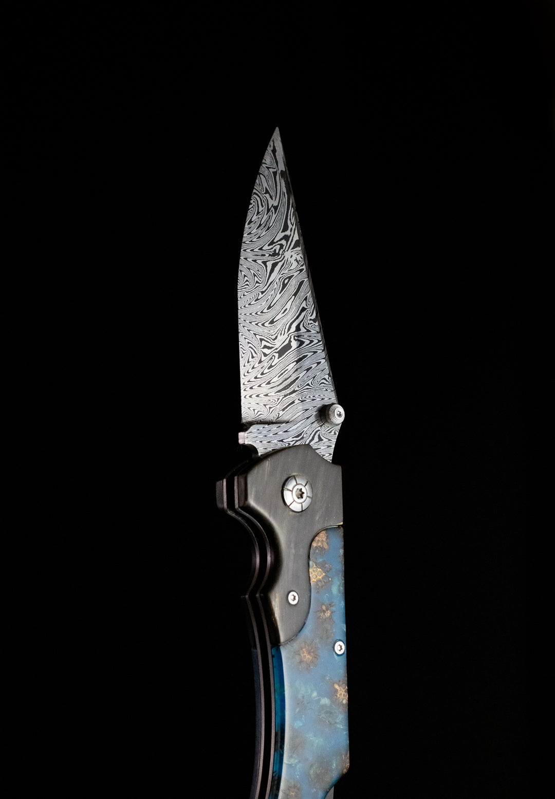 One-Handed Opening Knife in Blue Bull's Horn