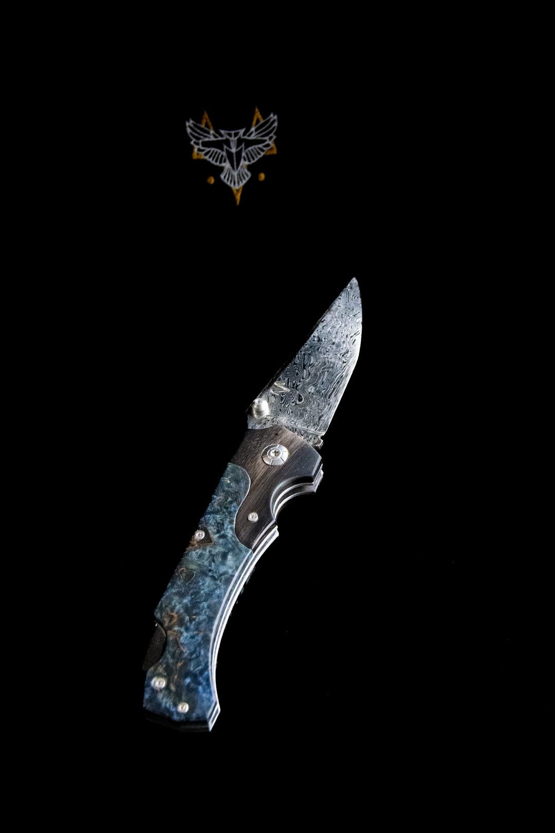 One-Handed Opening Knife in Bull Horn and Blue Birch Root