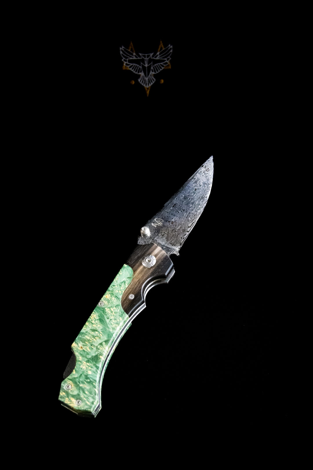Navaja de Apertura a una Mano en cuerno de toro y raíz de abedul verde